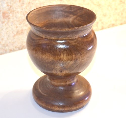 Высокая, деревянная ваза-конфетница